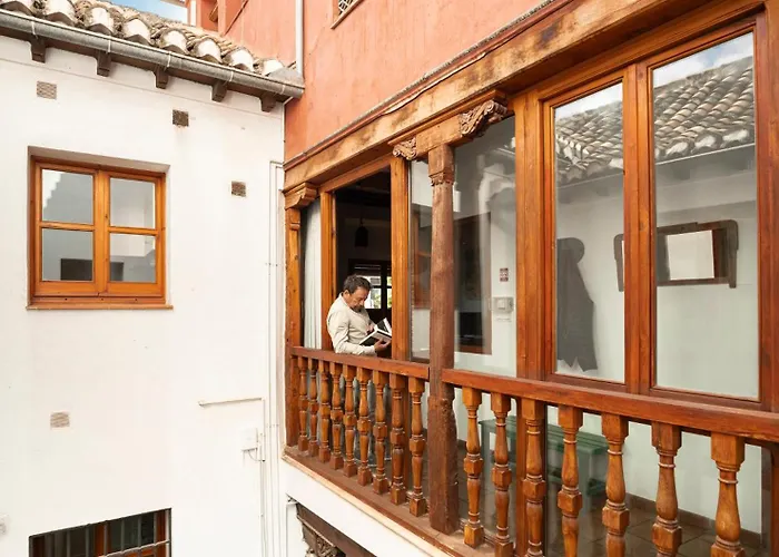 Spacious Sunny&Quiet Albayzin Apartment