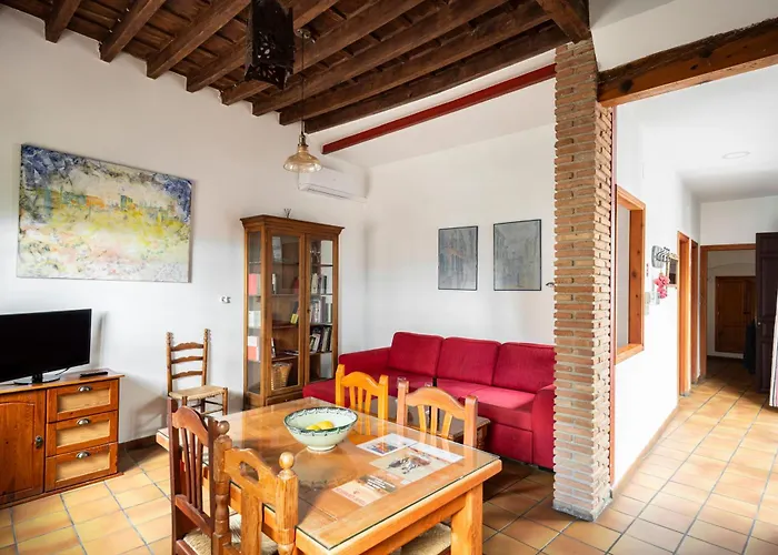 Spacious Sunny&Quiet Albayzin Apartment